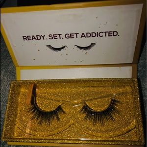 Eyelashes lashaholic